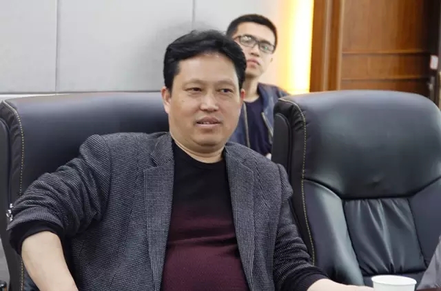信阳市灵石科技有限公司党支部书记、副总经理陈安平陪同考察。