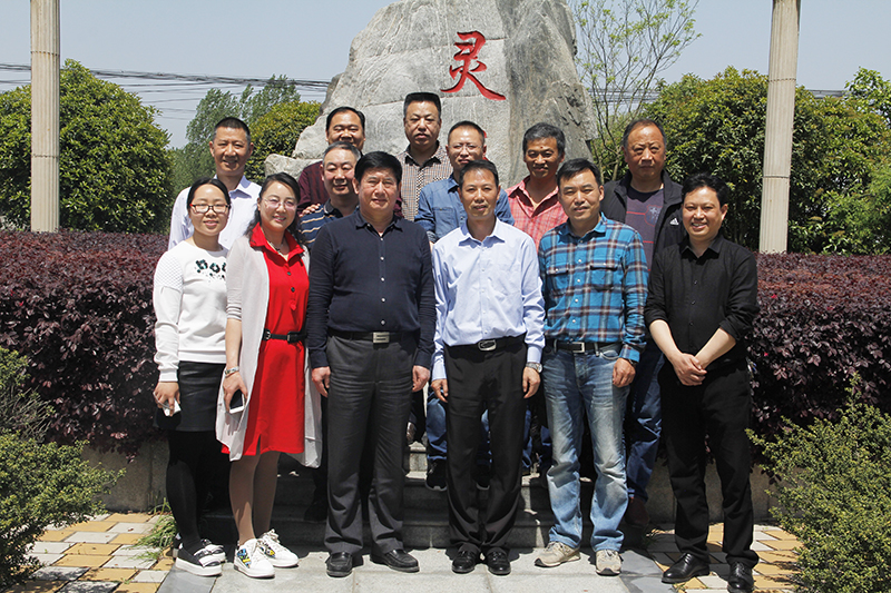 河南省散办、信阳市散办领导莅临信阳市灵石科技有限公司参观调研。