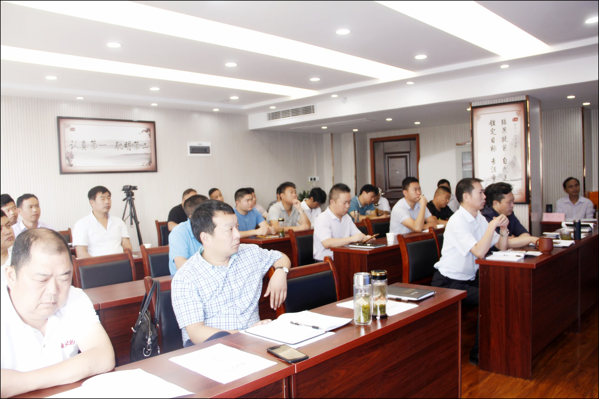 2017年09月15日信阳市灵石科技有限公司召开助磨剂事业部工作会议。